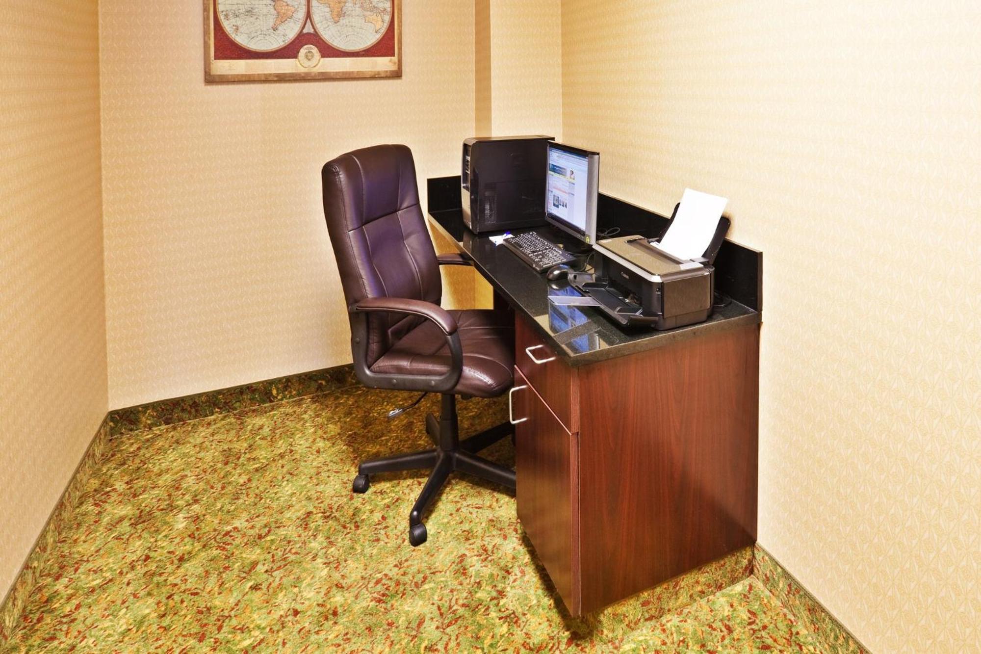 Holiday Inn Express & Suites Perry By Ihg Exterior foto